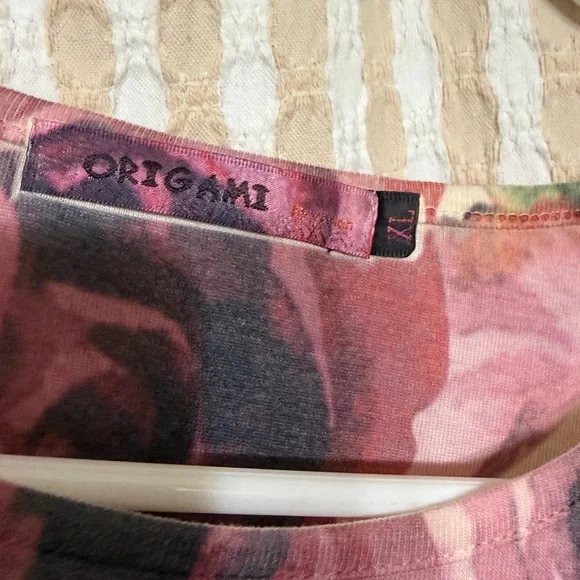 Floral Women's Blouse in Cream and Pink - Picture 3 of 3